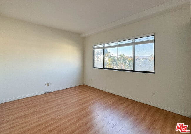 Building Photo - 1118 3rd St