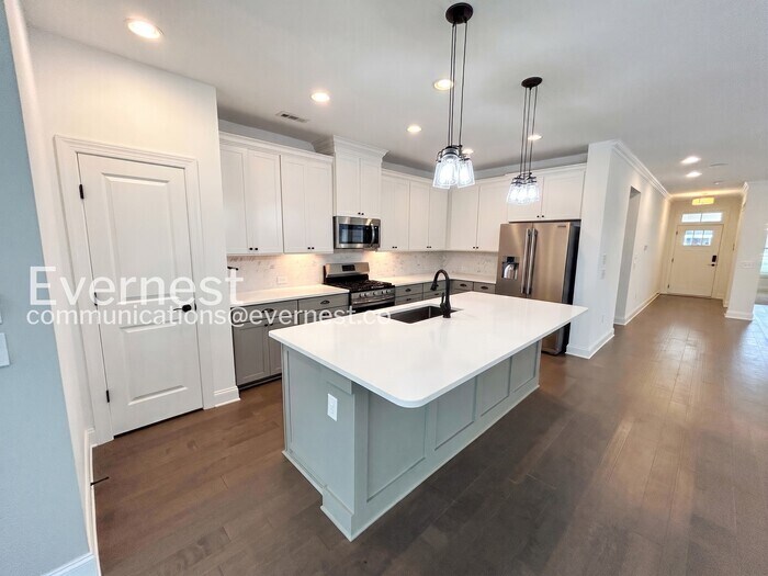 Building Photo - 252 Tanglewood Ln