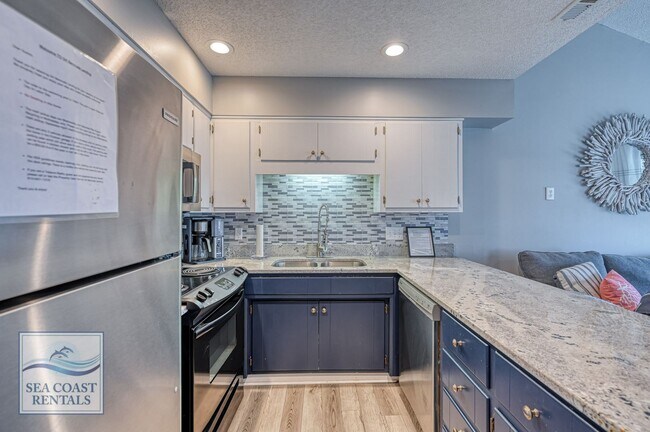 Building Photo - FULLY FURNISHED OFF-SEASON MONTHLY RENTAL ...