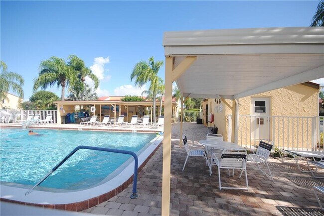 Building Photo - 5333 SE Miles Grant Rd