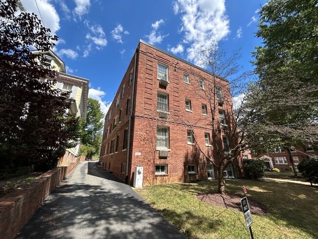 Building Photo - One Bedroom Apartment in Palisades NW Incl...