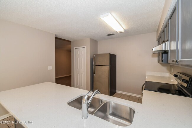 Building Photo - 5123 Somerton Ct