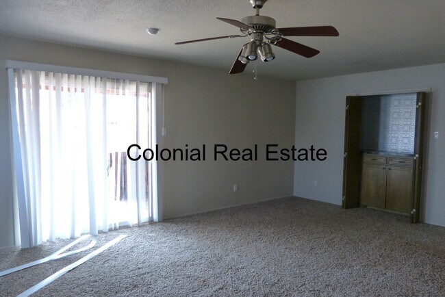 Building Photo - Spacious 3 bedroom 2 bathroom home