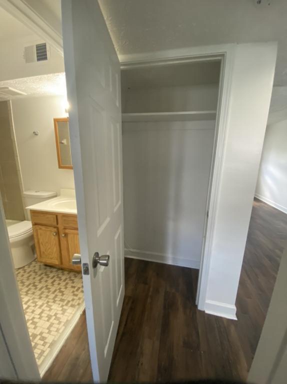 Building Photo - 2001 Rockford Ln