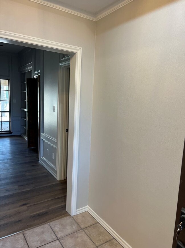 Building Photo - Stunning 4-bd 2.5 bath