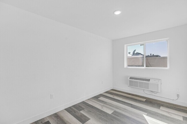 Building Photo - 2837 San Marino St