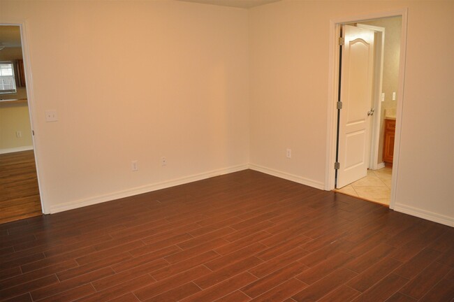 Building Photo - 673 Mozingo Ln