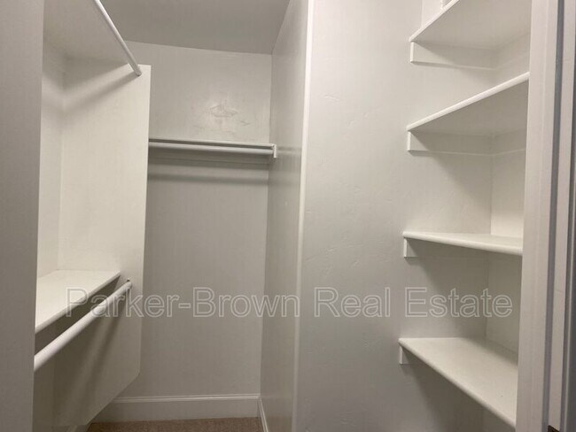 Building Photo - 5561 W Pkwy W