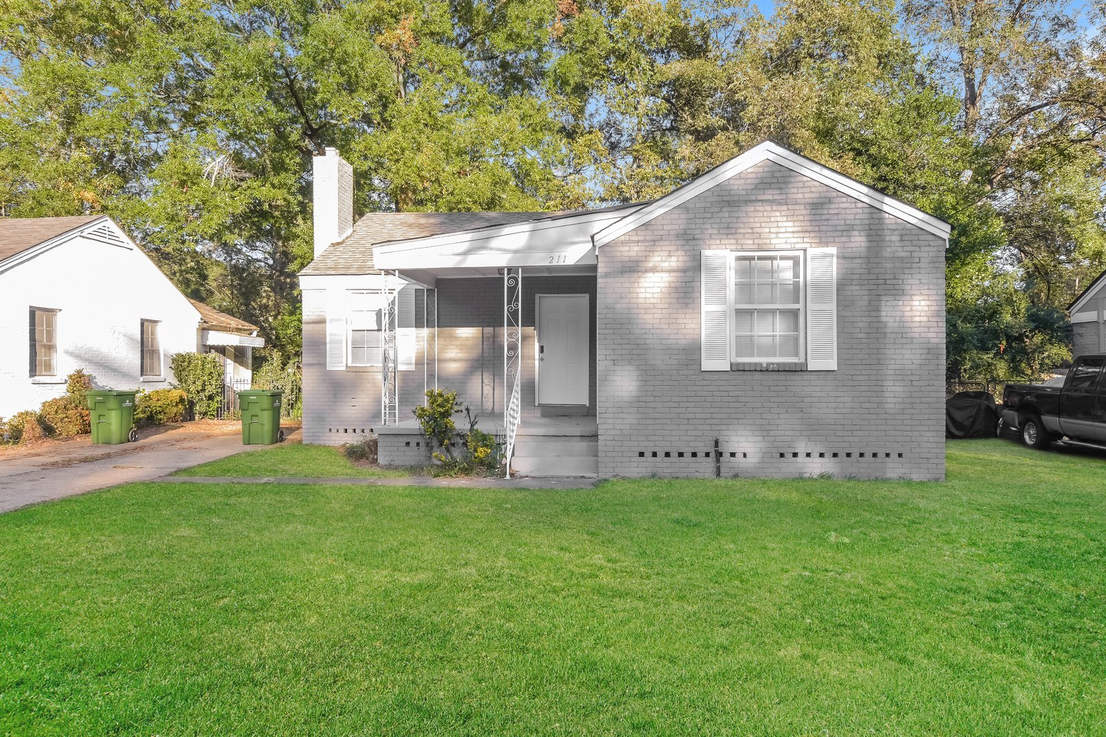 Building Photo - 211 Bradley Dr