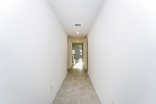 Building Photo - 8413 High Robin Ave