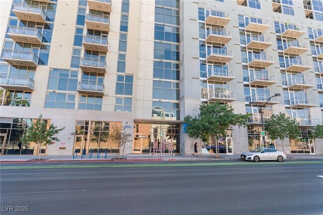 Building Photo - 353 E Bonneville Ave