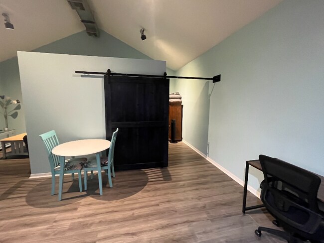 Building Photo - 3848 Floyd Rd