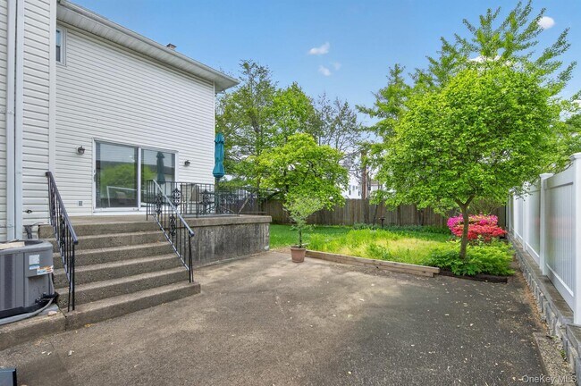 Building Photo - 68 Graywood Rd