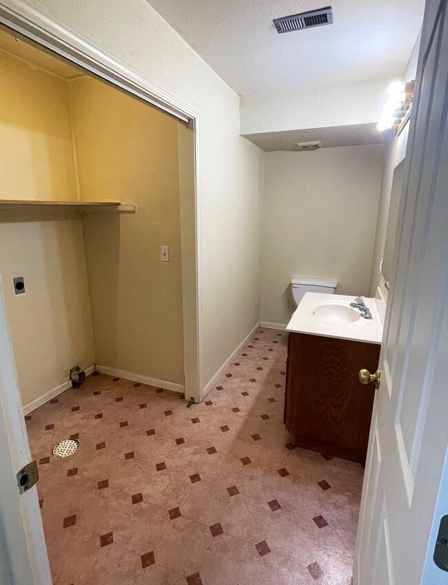 Building Photo - Duplex on Rice Road