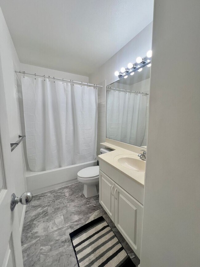 Building Photo - Furnished 3 Bedroom 2 bath Ali'i Lani Condo Top floor *Pet Friendly!