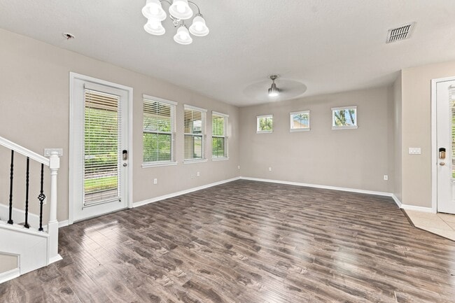 Building Photo - Stunning 3 BR + LOFT / 2.5 BA/ 2-Car-Garage Townhome in GATED community!