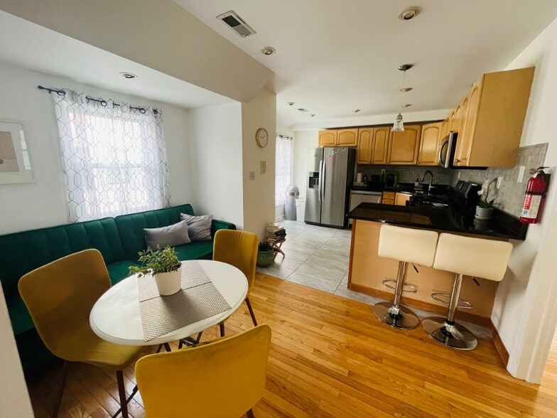 Building Photo - 11 Duer Pl