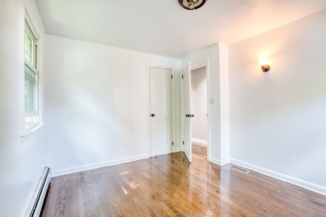 Building Photo - Beautiful 3 Bedroom Single family Home for Rent in Quiet Neighborhood