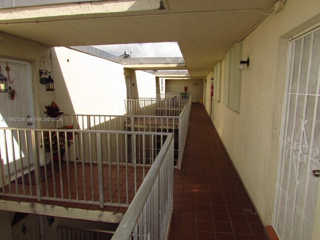 Building Photo - 10090 NW 80th Ct