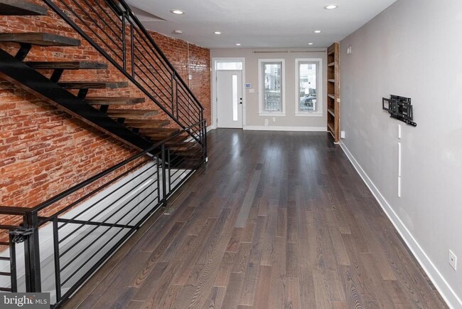 Building Photo - 1443 N Hollywood St