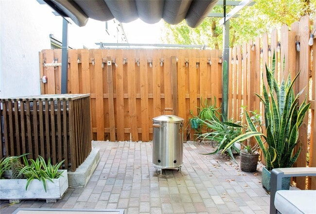 Building Photo - 315 NE 208th Terrace