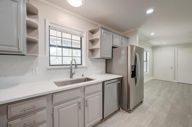 Building Photo - 304 Oak Dr