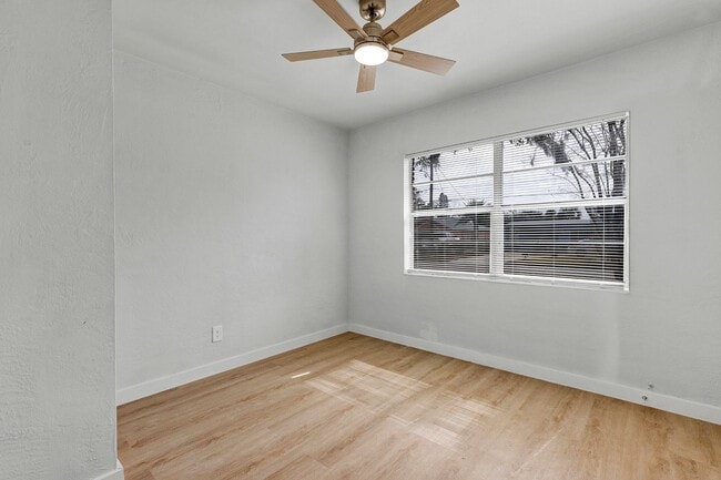 Building Photo - Beautifully Refreshed 3-Bedroom Home – Modern Kitchen & Spacious Interior