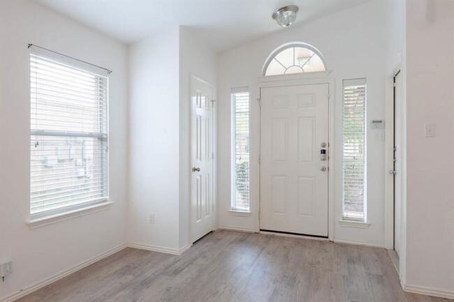 Building Photo - 906 Aiken Dr