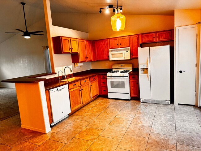 Building Photo - Apache Junction 3 bedroom rental