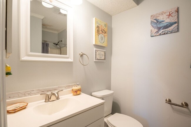 Building Photo - OFF-SEASON MONTHLY RENTAL WILL HELP WITH THOSE WINTER BLUES