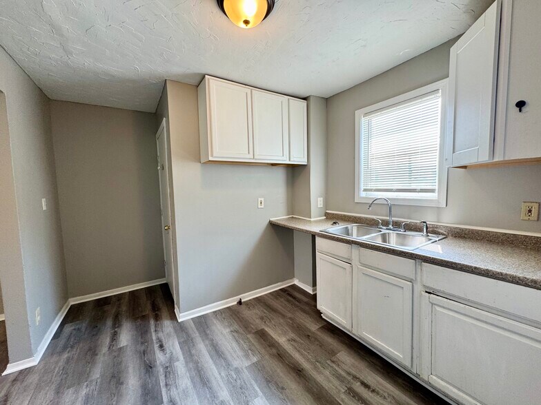 Building Photo - 1591 Bauer Blvd