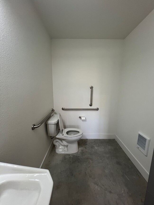 Building Photo - Brand New Luxury Construction with a River View!