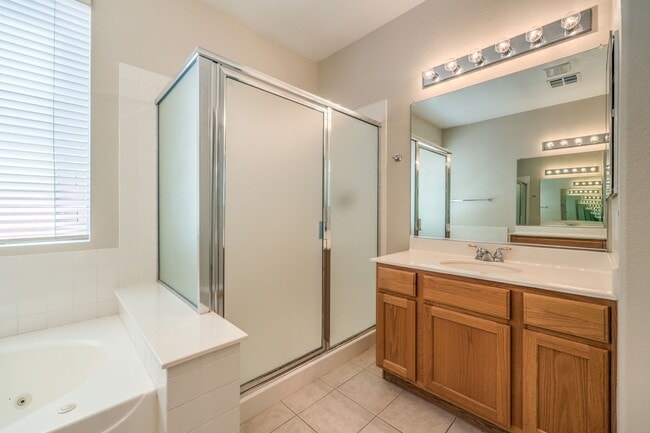 Building Photo - single story / 3 car garage / 3 bedrooms / 3 baths