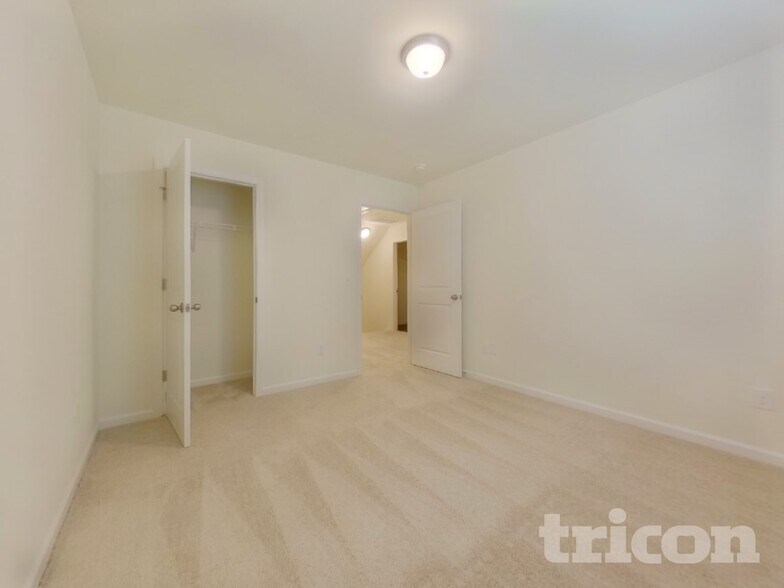 Building Photo - 1077 Crescent Moon Lp
