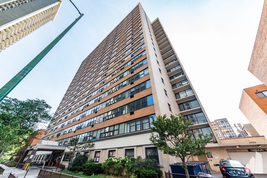 Building Photo - 6030 N Sheridan Rd