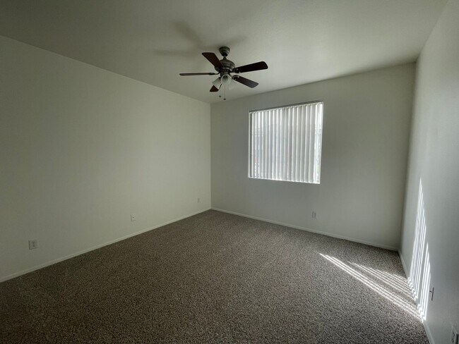 Building Photo - NEW CARPET AND PAINT, 2 bed/2 bath/ 1 CG/ Overlooking beautiful pool
