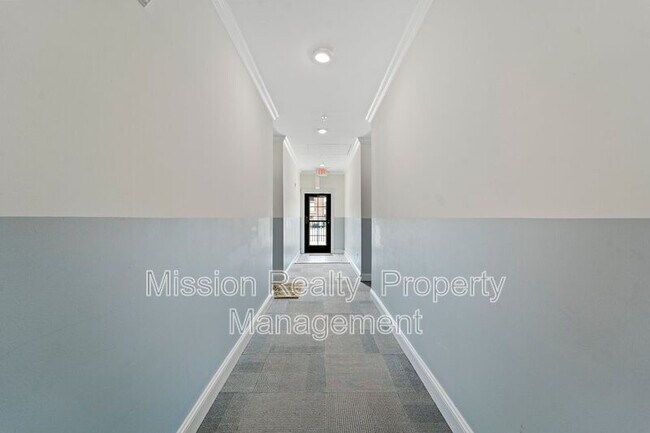 Building Photo - 11905 Centre St