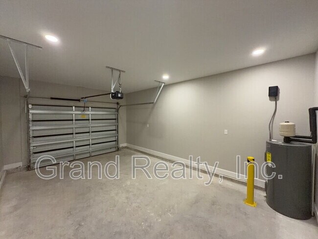 Building Photo - 6147 Beverly Ann Cir