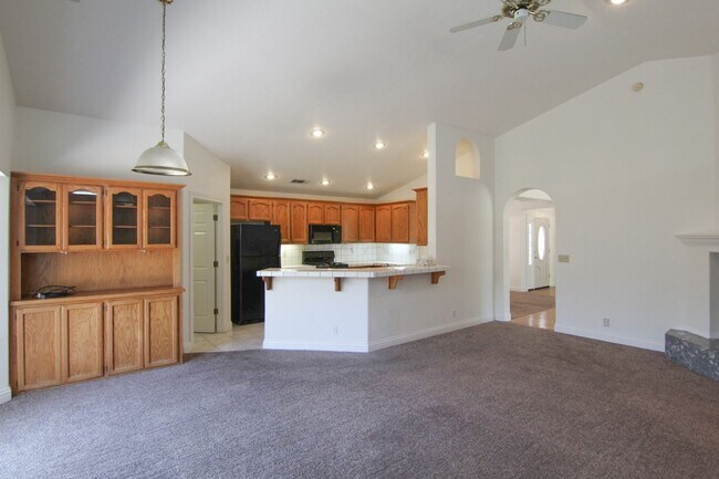 Building Photo - 3 Bedroom Home in Country Heights