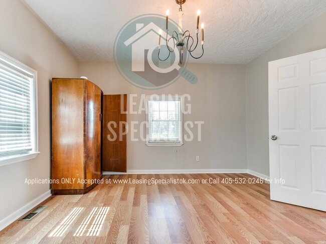 Building Photo - Beautifully Updated Norman 3 Bed 1.5 Bath ...