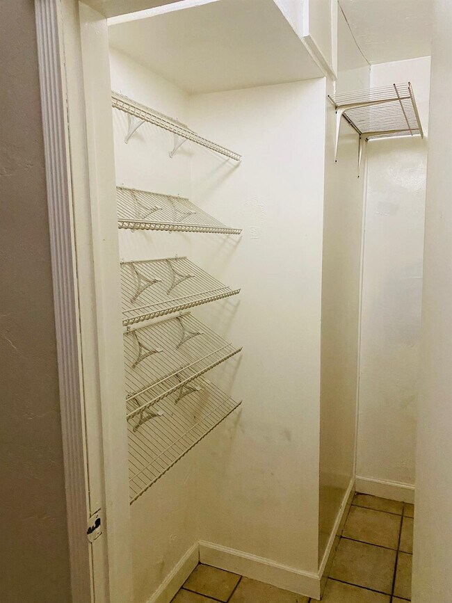 Building Photo - 1301 N 12th Ct