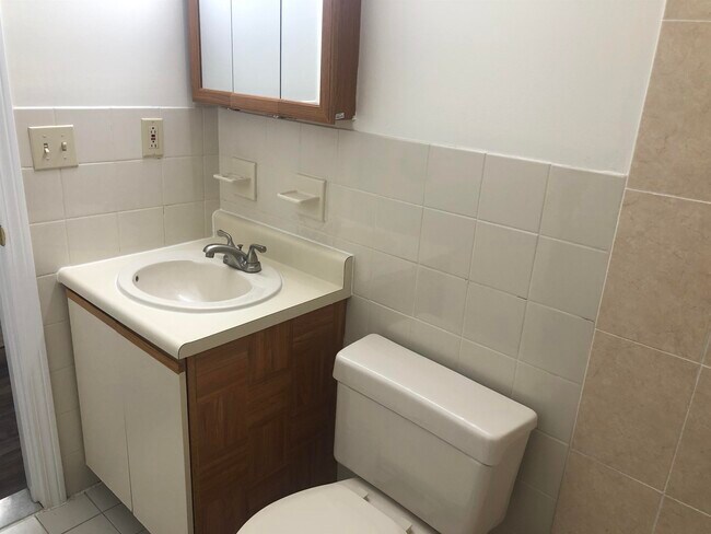 Building Photo - 383 Huse Rd