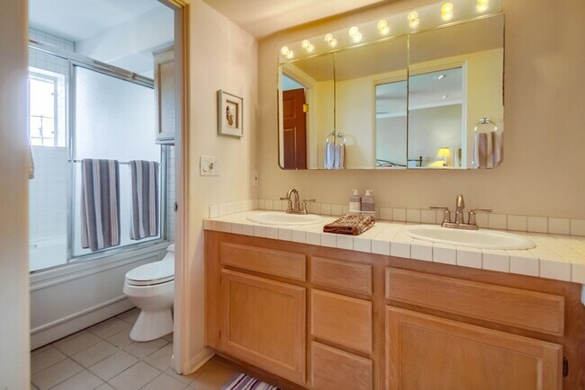 Building Photo - Furnished/ Unfurnished Beach Rental- 2 Master Suites - Roof Top Deck- Gated parking