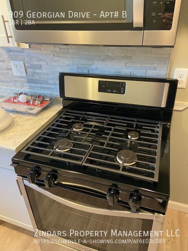 Building Photo - 909 Georgian Dr