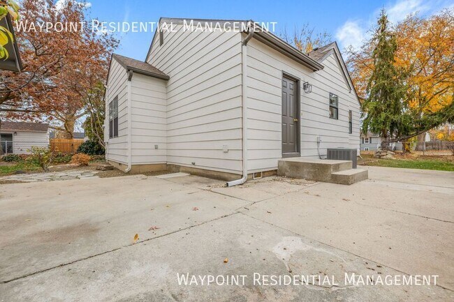 Building Photo - 1629 S Manitou Ave