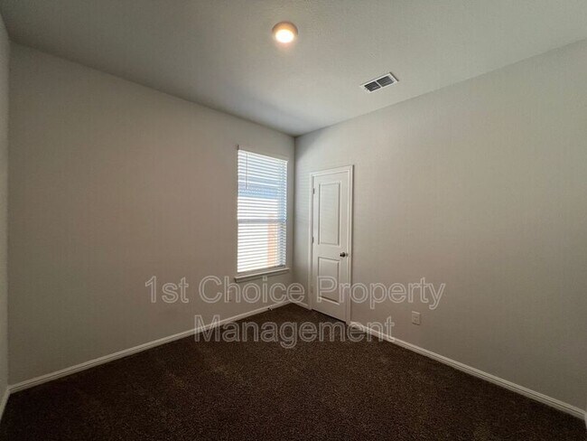 Building Photo - 9608 New Bern Dr