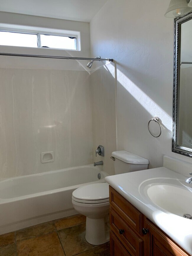 Building Photo - 3 bedroom, 2 bath with 2 car garage