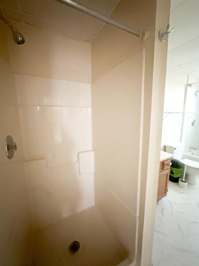 Building Photo - 324 Main St