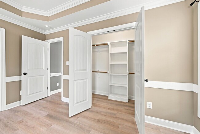 Building Photo - 2517 Sawgrass Dr