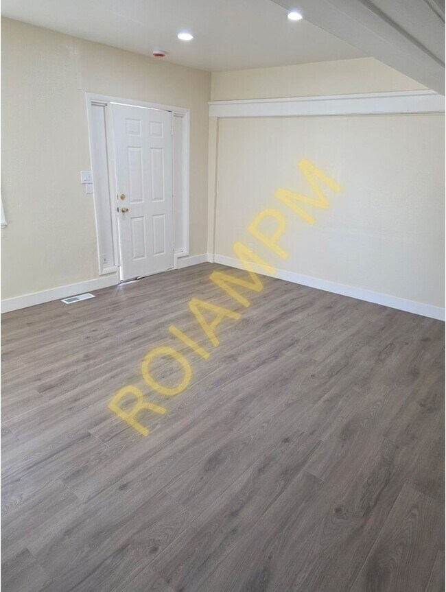 Building Photo - Idanha Ave